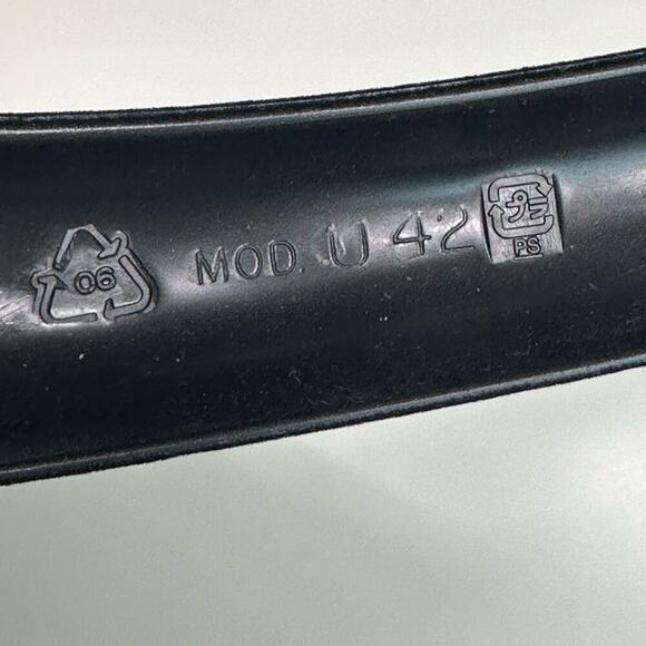 Gucci | Garment Bag & Velvet Coat Hanger | Off-white/Black | Bag: 20.5 x 57 inch - Picture 15 of 16